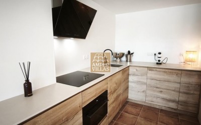 Beautiful, fully refurbished apartment with spacious terraces.